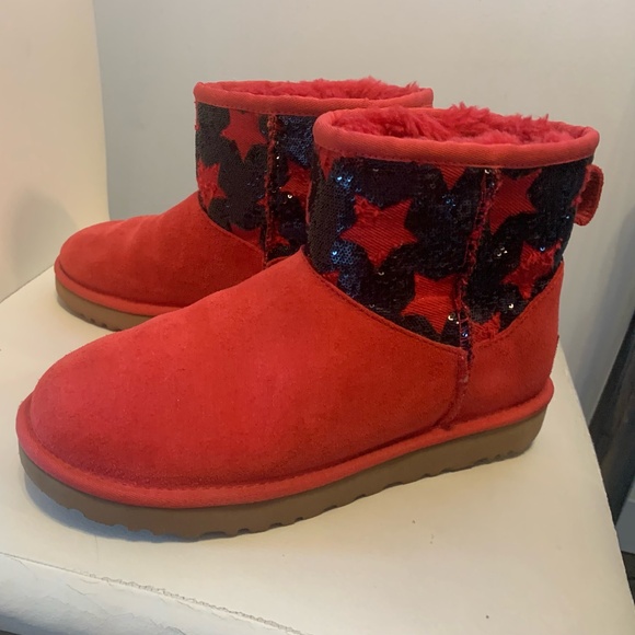 Women's UGG, Classic Mini Sequin Stars Boot - Worn once - size 8 - Picture 1 of 7